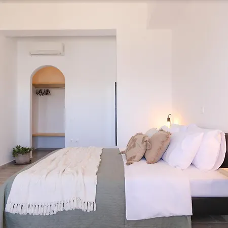 Enne Studios For Views & Tranquility Ftelia  Room photo