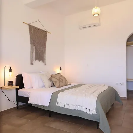 Enne Studios For Views & Tranquility Ftelia  Room photo